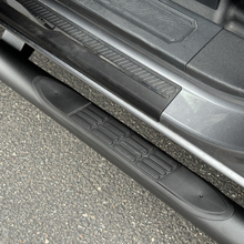Cargar imagen en el visor de la galería, Go Rhino 21-26 Ford Bronco (4dr) 4000 Series Side Steps - Cab Length - Tex. Blk