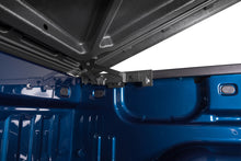 Cargar imagen en el visor de la galería, UnderCover 07-13 Chevy Silverado 1500 5.8ft Lux Bed Cover - Black