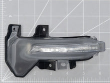 Cargar imagen en el visor de la galería, Raxiom 22-26 Toyota Tundra Sequential LED Mirror Lights- Clear