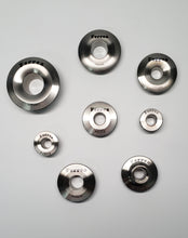 Cargar imagen en el visor de la galería, Ferrea Triple Spring Pro CNC 10 Deg Titanium Retainer - Set of 16