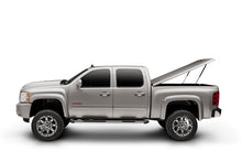 Cargar imagen en el visor de la galería, UnderCover 19-20 Chevy Silverado 1500 6.5ft Lux Bed Cover - Satin Steel Metallic