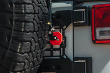 Cargar imagen en el visor de la galería, DV8 Offroad Universal Molle Adj. Antenna &amp; Whip Mount