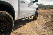 Cargar imagen en el visor de la galería, DV8 Offroad 19-25 RAM 1500 Crew Cab OE Plus Side Steps - Black Steel