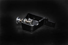 Cargar imagen en el visor de la galería, Weapon R Evo 8 Master Cylinder Brace Chrome