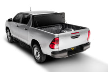 Cargar imagen en el visor de la galería, UnderCover 05-15 Toyota Tacoma 6ft Flex Bed Cover