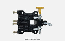 Cargar imagen en el visor de la galería, Wilwood 60 Degree MC Mount &amp; Trubar Assembly