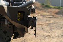 Cargar imagen en el visor de la galería, DV8 Offroad Universal Quick Release D-Ring License Plate Mount