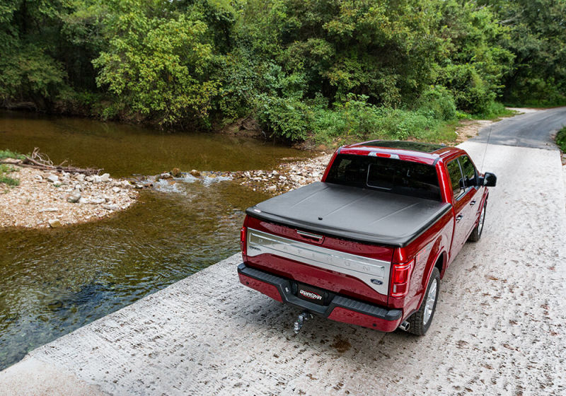 UnderCover 19-20 Chevy Silverado 1500 5.8ft SE Bed Cover - Black Textured