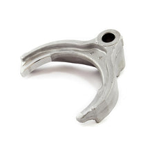 Cargar imagen en el visor de la galería, Omix AX15 Transmission Shift Fork 3rd &amp; 4th 88-99 Jp