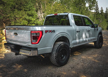 Cargar imagen en el visor de la galería, Tuff Country 21-23 Ford F-150 4x4 3in Front Lift Kit with Shocks