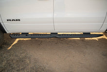 Cargar imagen en el visor de la galería, DV8 Offroad 19-25 RAM 1500 Crew Cab OE Plus Side Steps - Black Steel