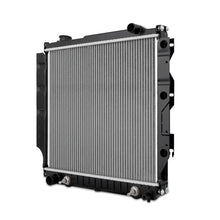 Cargar imagen en el visor de la galería, Mishimoto Jeep Wrangler Replacement Radiator 1987-1995