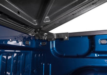Cargar imagen en el visor de la galería, UnderCover 07-13 Chevy Silverado 1500 5.8ft Lux Bed Cover - Black