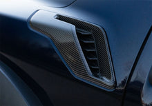 Cargar imagen en el visor de la galería, Ford Racing 21-24 F-150 Raptor Carbon Fiber Fender Vent Set - Gloss