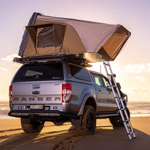 Cargar imagen en el visor de la galería, ARB Esperance Compact Hard Shell Rooftop Tent