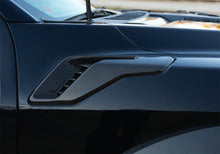 Cargar imagen en el visor de la galería, Ford Racing 21-24 F-150 Raptor Carbon Fiber Fender Vent Set - Gloss