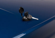 Cargar imagen en el visor de la galería, UnderCover 07-13 Chevy Silverado 1500 5.8ft Lux Bed Cover - Black