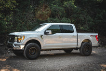 Cargar imagen en el visor de la galería, Tuff Country 21-23 Ford F-150 4x4 3in Front Lift Kit with Shocks