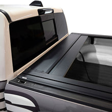 Cargar imagen en el visor de la galería, Westin 19-26 Ram 1500 (New Body)(Excl. RamBox) 5ft 7in Bed Manual Retractable Tonneau Cover - Black