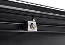 Cargar imagen en el visor de la galería, Roll-N-Lock 2024 Toyota Tacoma 5ft M-Series Retractable Tonneau Cover