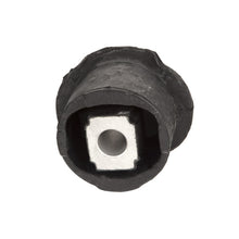 Cargar imagen en el visor de la galería, Omix Mounting Bushing Rear- 11-21 Jeep WK2