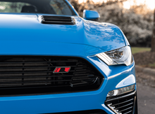 Cargar imagen en el visor de la galería, Roush 2018-2023 Mustang Hood Heat Extractors - Gloss Black