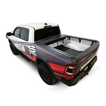 Cargar imagen en el visor de la galería, Westin 19-26 Ram 1500 (New Body)(Excl. RamBox) 5ft 7in Bed Manual Retractable Tonneau Cover - Black
