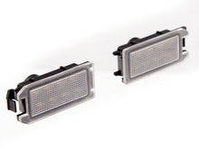 Cargar imagen en el visor de la galería, Raxiom 14-20 Jeep Grand Cherokee WK2 Axial Series LED License Plate Lamps