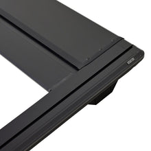 Cargar imagen en el visor de la galería, Westin 19-26 Ram 1500 (New Body)(Excl. RamBox) 5ft 7in Bed Manual Retractable Tonneau Cover - Black