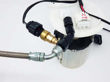 Cargar imagen en el visor de la galería, Aeromotive VaporWorx Fitting - GM 3/8in Female Quick Connect to AN-06 Male Adapter