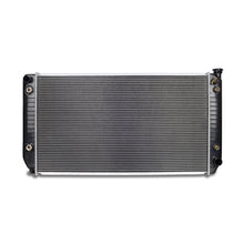 Cargar imagen en el visor de la galería, Mishimoto Chevrolet C/K Truck Replacement Radiator 1994-2000