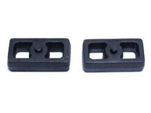 Cargar imagen en el visor de la galería, MaxTrac 07-18 Toyota Tundra 2WD 1.5in Rear Cast Iron Lift Blocks