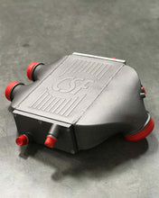 Cargar imagen en el visor de la galería, CSF 2014+ BMW M3/M4 (F8X) Top Mount Charge-Air-Cooler - Heat Dispersion Thermal Grey
