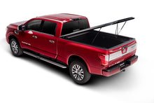Cargar imagen en el visor de la galería, UnderCover 16-20 Nissan Titan 6.5ft SE Bed Cover - Black Textured