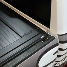 Cargar imagen en el visor de la galería, Westin 19-26 Ram 1500 (New Body)(Excl. RamBox) 5ft 7in Bed Manual Retractable Tonneau Cover - Black