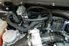 Cargar imagen en el visor de la galería, J&amp;L 17-19 Ford Fusion Sport 2.7L Passenger Side Oil Separator 3.0 - Clear Anodized