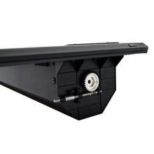 Cargar imagen en el visor de la galería, Westin 19-26 Ram 1500 (New Body)(Excl. RamBox) 5ft 7in Bed Manual Retractable Tonneau Cover - Black