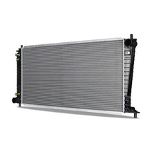 Cargar imagen en el visor de la galería, Mishimoto Ford Expedition Replacement Radiator 1997-1998