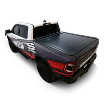 Cargar imagen en el visor de la galería, Westin 19-26 Ram 1500 (New Body)(Excl. RamBox) 5ft 7in Bed Manual Retractable Tonneau Cover - Black