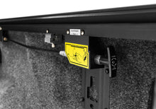 Cargar imagen en el visor de la galería, Roll-N-Lock 2021 Ford F-150 78.9in E-Series Retractable Tonneau Cover