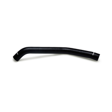 Cargar imagen en el visor de la galería, Mishimoto 68-72 Chevrolet Chevelle 307/350 Silicone Upper Radiator Hose