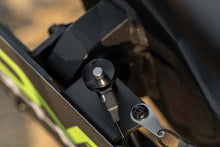 Cargar imagen en el visor de la galería, DV8 Offroad Universal Quick Release D-Ring License Plate Mount