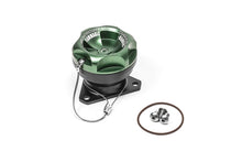 Cargar imagen en el visor de la galería, Radium Engineering FCST-X 3-Bolt Direct Mount Fill Neck And Cap - Vented