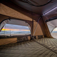 Cargar imagen en el visor de la galería, ARB Esperance Compact Hard Shell Rooftop Tent