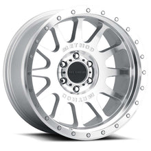 Cargar imagen en el visor de la galería, Method MR605 NV 20x10 -24mm Offset 8x6.5 121.3mm CB Machined/Clear Coat Wheel