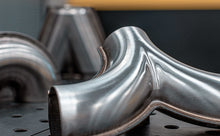 Cargar imagen en el visor de la galería, MagnaFlow Smooth Trans Y 2.50/2.00inch SS 10deg.