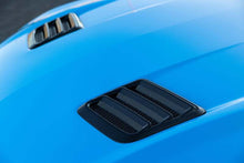 Cargar imagen en el visor de la galería, Roush 2018-2023 Mustang Hood Heat Extractors - Gloss Black
