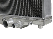 Cargar imagen en el visor de la galería, aFe BladeRunner Street Series Radiator 99-04 Ford Trucks V10 6.8L