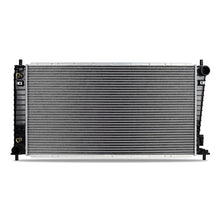 Cargar imagen en el visor de la galería, Mishimoto Ford Expedition Replacement Radiator 1999-2002