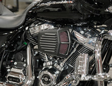 Cargar imagen en el visor de la galería, K&amp;N Street Metal Intake System Shaker for 2017 Harley Davidson Touring